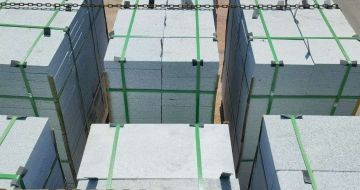 梧州 芝麻白花岗岩5公分地铺石 花岗岩厂家工厂装车日常