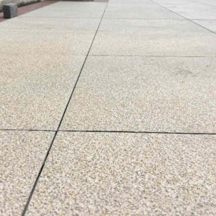 梧州 黄金麻花岗岩石板材荔枝面地面铺装效果