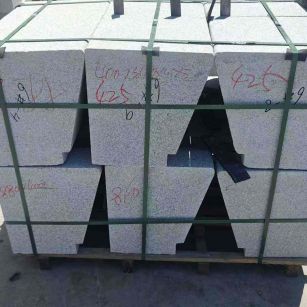 梧州 芝麻白异形坐凳，石凳