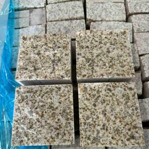 梧州 黄金麻花岗岩自然面小方块，弹石，马蹄石等