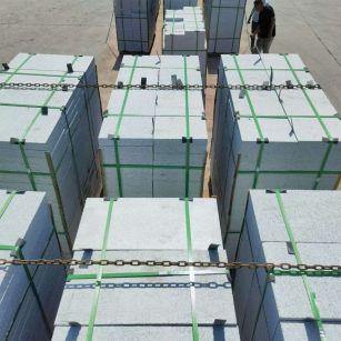 梧州 芝麻白花岗岩5公分地铺石 花岗岩厂家工厂装车日常