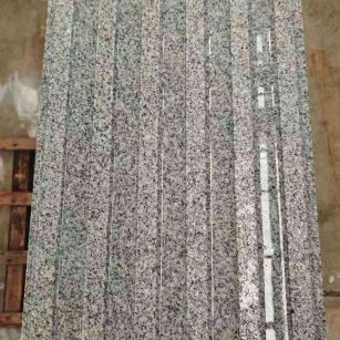 梧州 芝麻白花岗岩荔枝面雕刻盲道，盲条