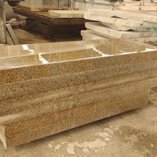 梧州 黄金麻栏杆料半成品加工中