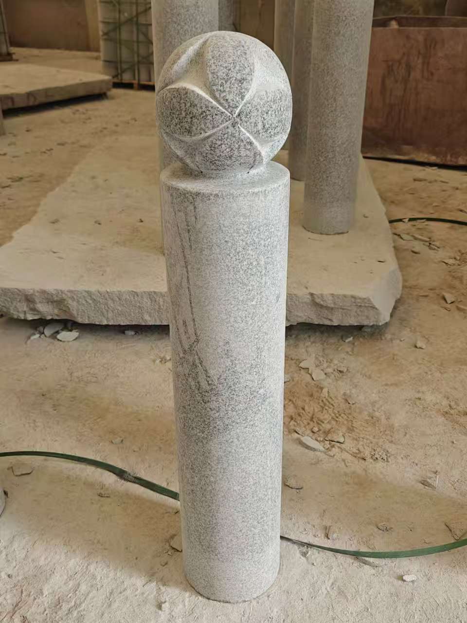 梧州 芝麻白花岗岩石材挡车石柱、停车柱、圆柱挡车柱、方柱挡车柱等