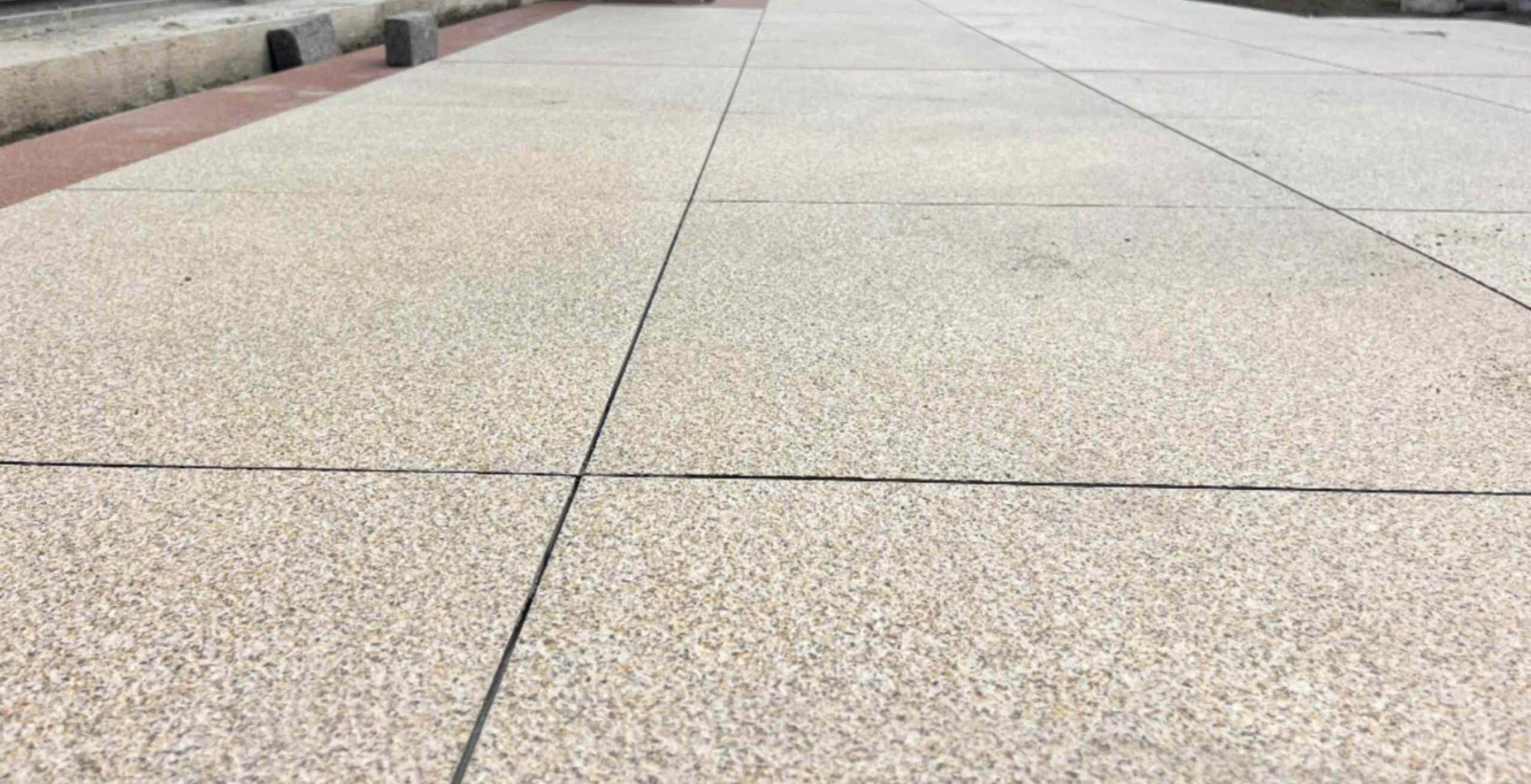 梧州 黄金麻花岗岩石板材荔枝面地面铺装效果