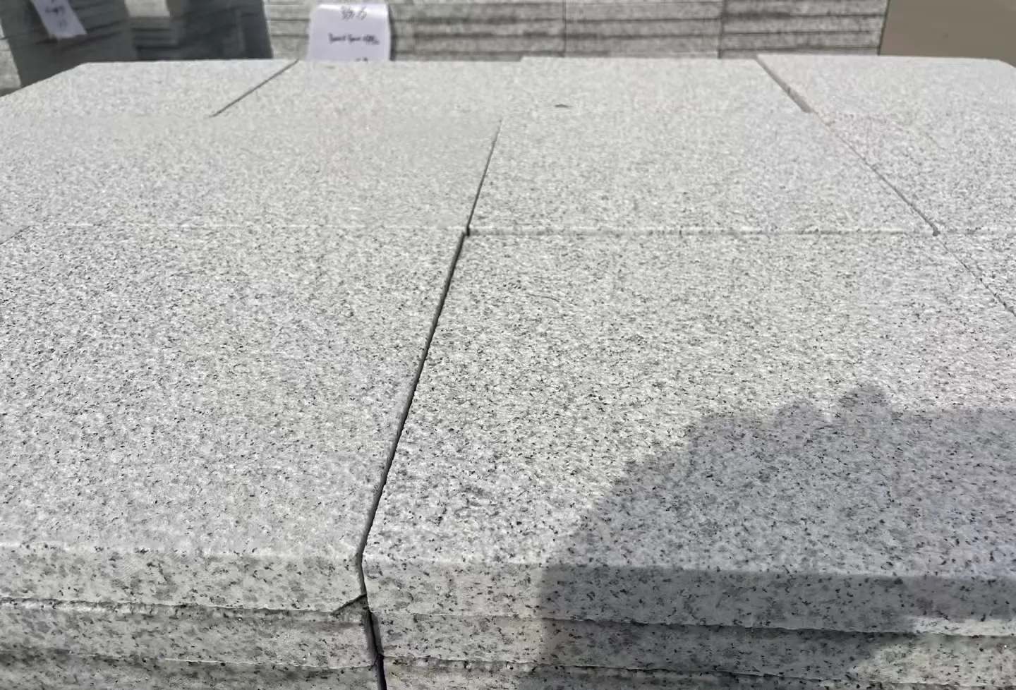 梧州 白麻花岗岩石材推荐 荔枝面地铺石