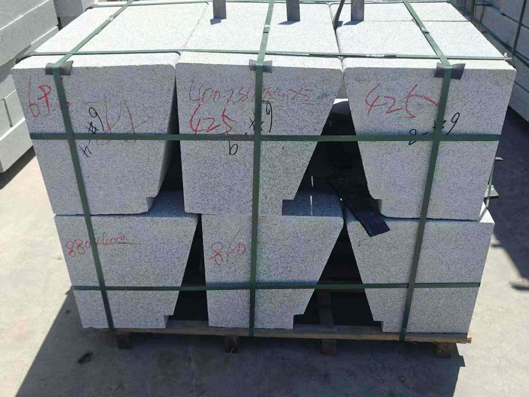 梧州 芝麻白异形坐凳，石凳