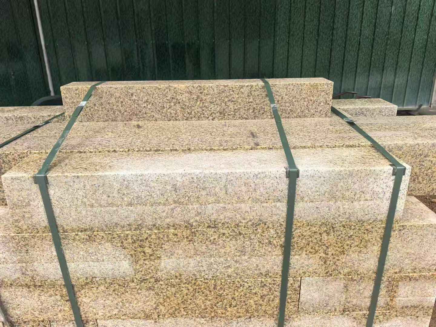 梧州 黄金麻花岗岩石材机切面栏杆料半成品