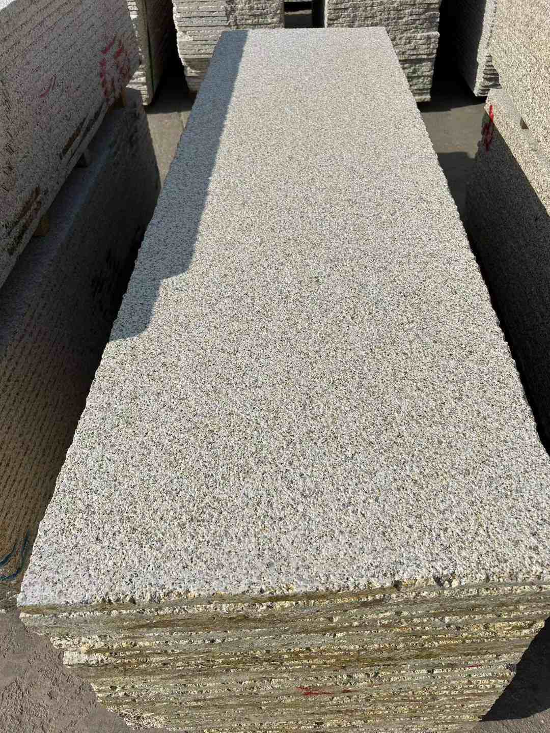 梧州 黄金麻花岗岩荔枝面毛板，半成品