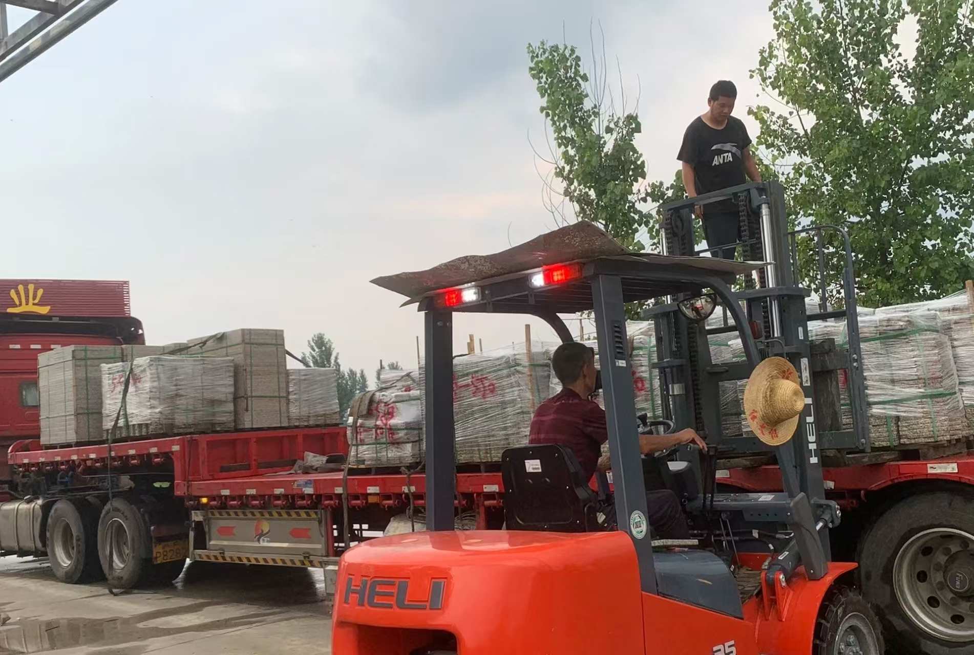 梧州 黄金麻冰裂纹，地铺石装车