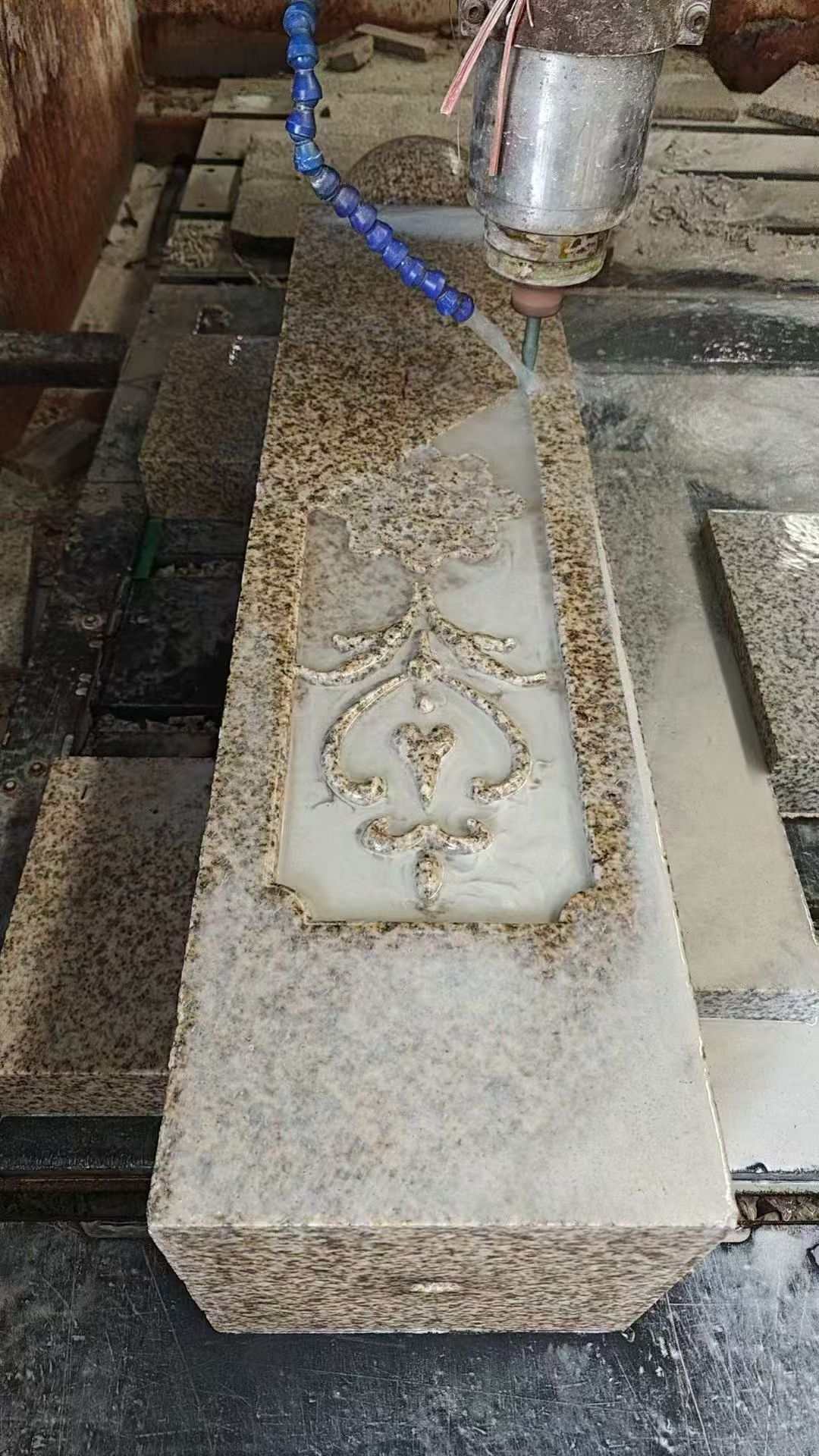 梧州 黄金麻花岗岩异形加工雕刻栏杆大柱