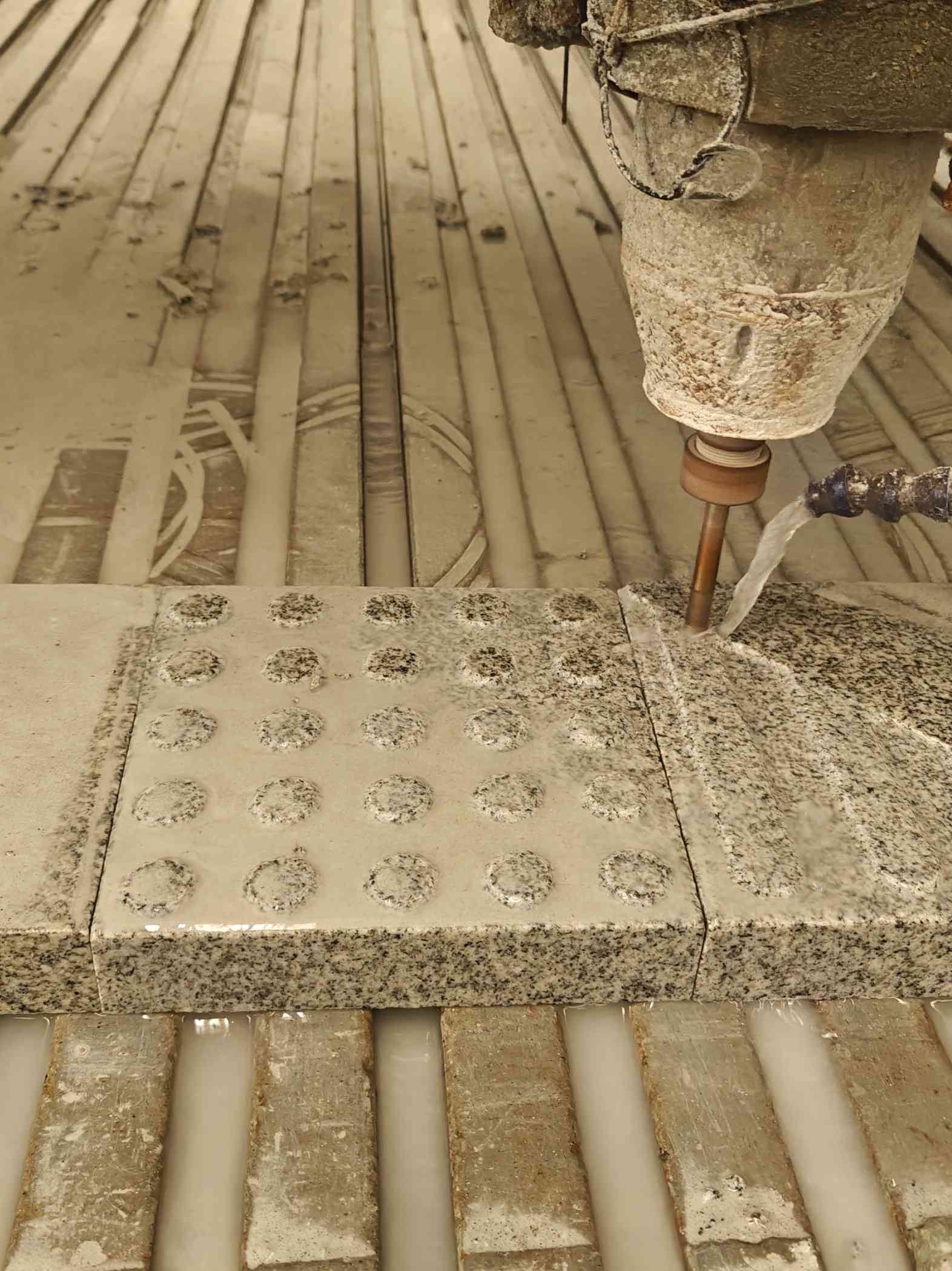 梧州 芝麻白花岗岩石材盲人石、盲道石、盲点石