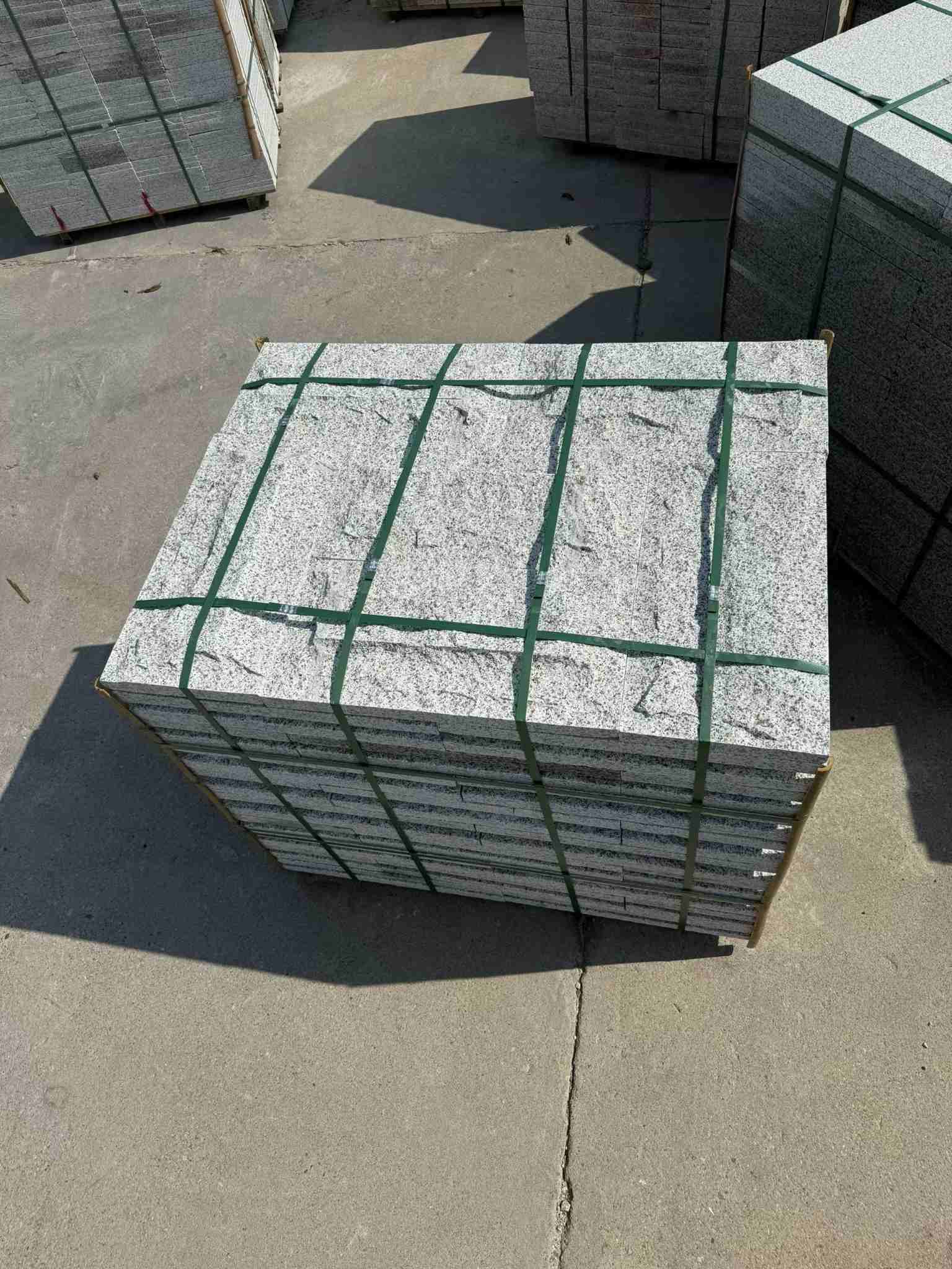 梧州 白麻花岗岩石材自然面蘑菇石成品