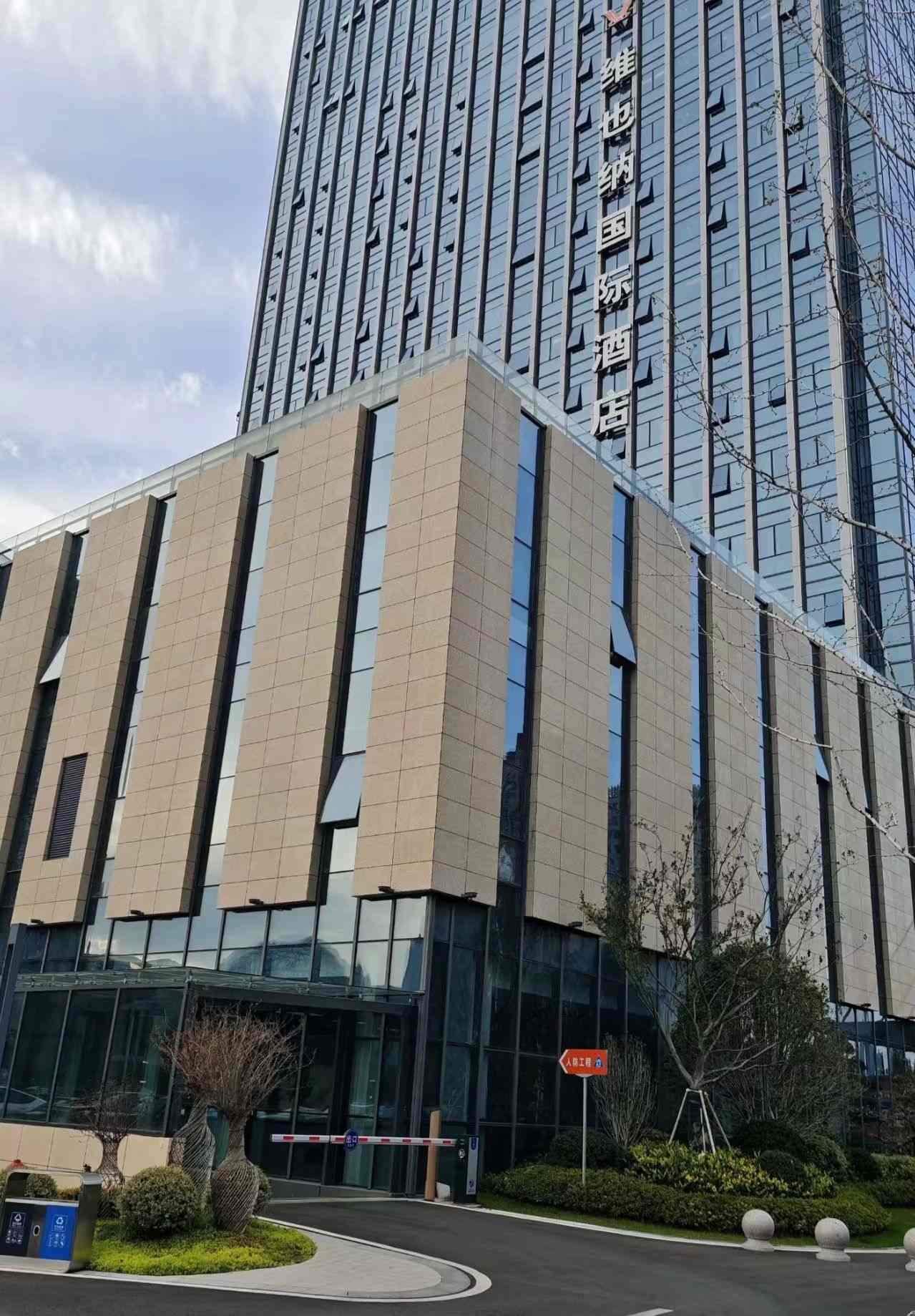 梧州 黄金麻花岗岩外墙干挂