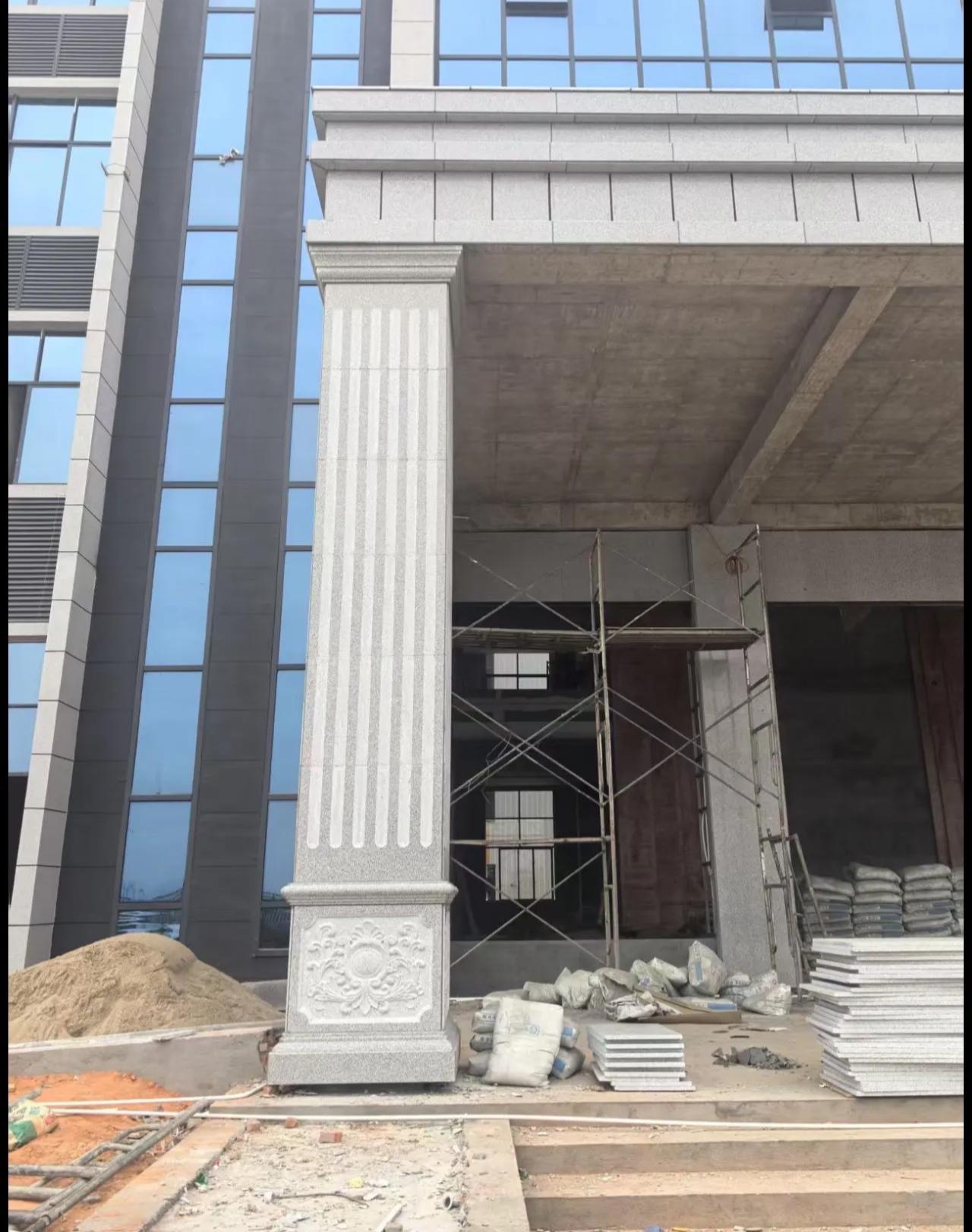 梧州 芝麻白光面花岗岩门楼大柱（罗马柱）配雕花底座