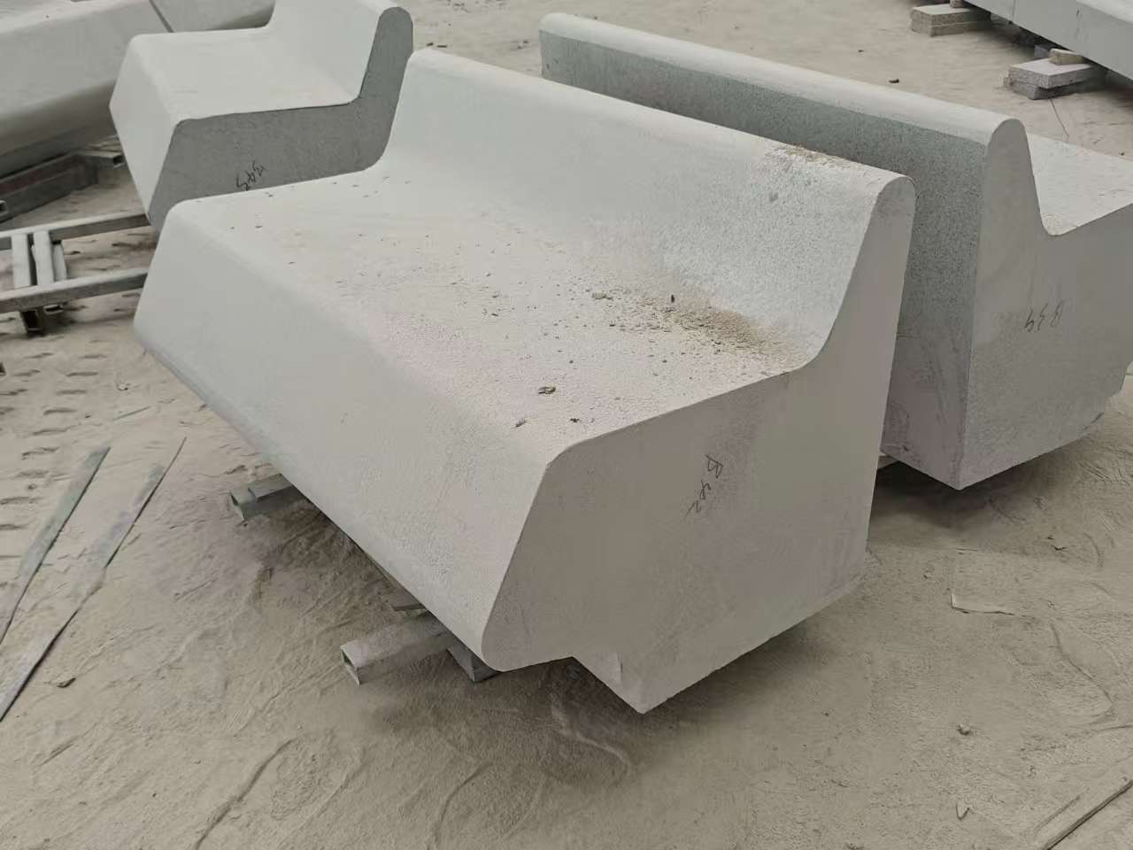 梧州 芝麻白花岗岩异形坐凳，石凳