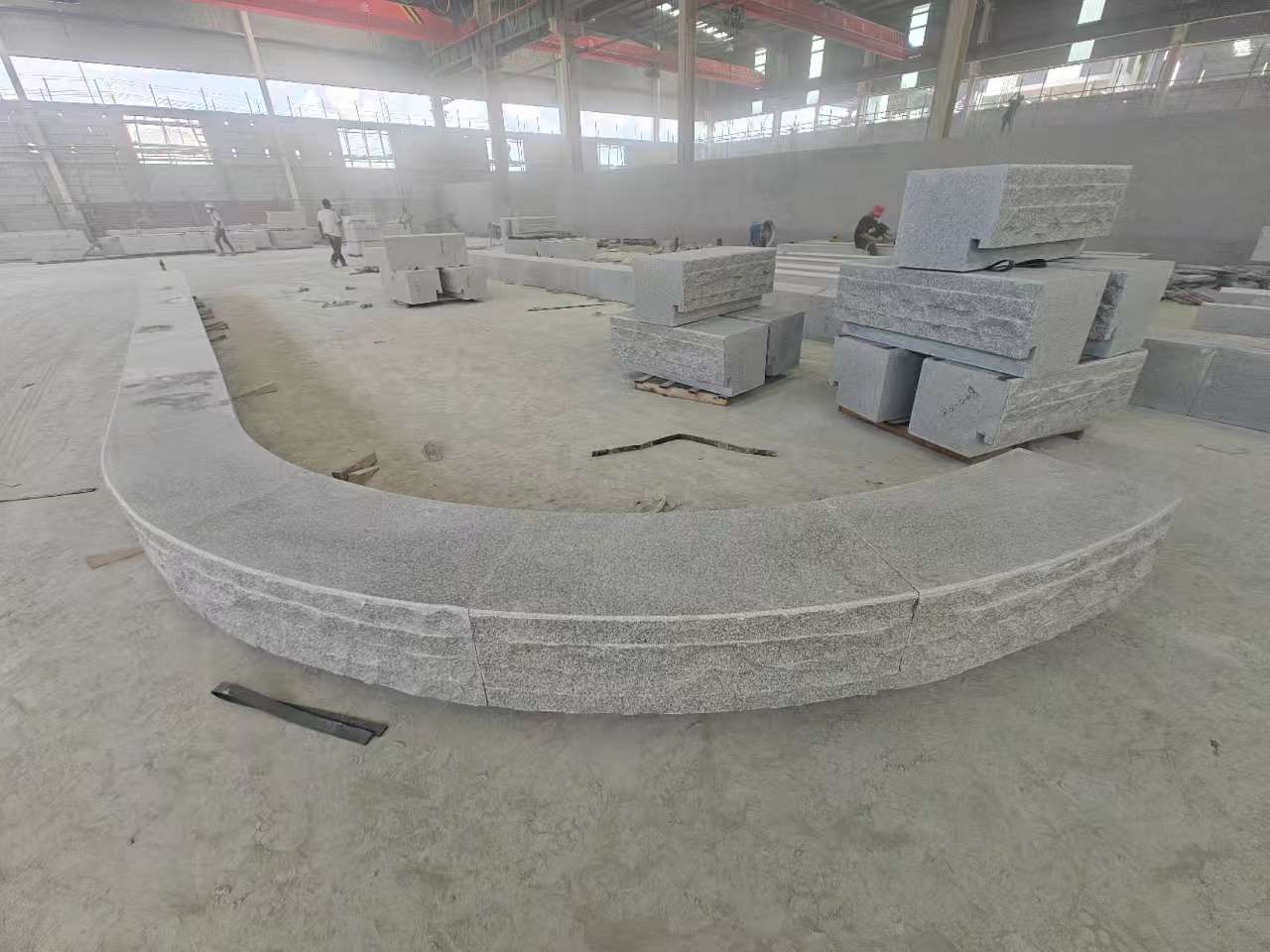 梧州 芝麻白异形坐凳，自然面光面弧形加工