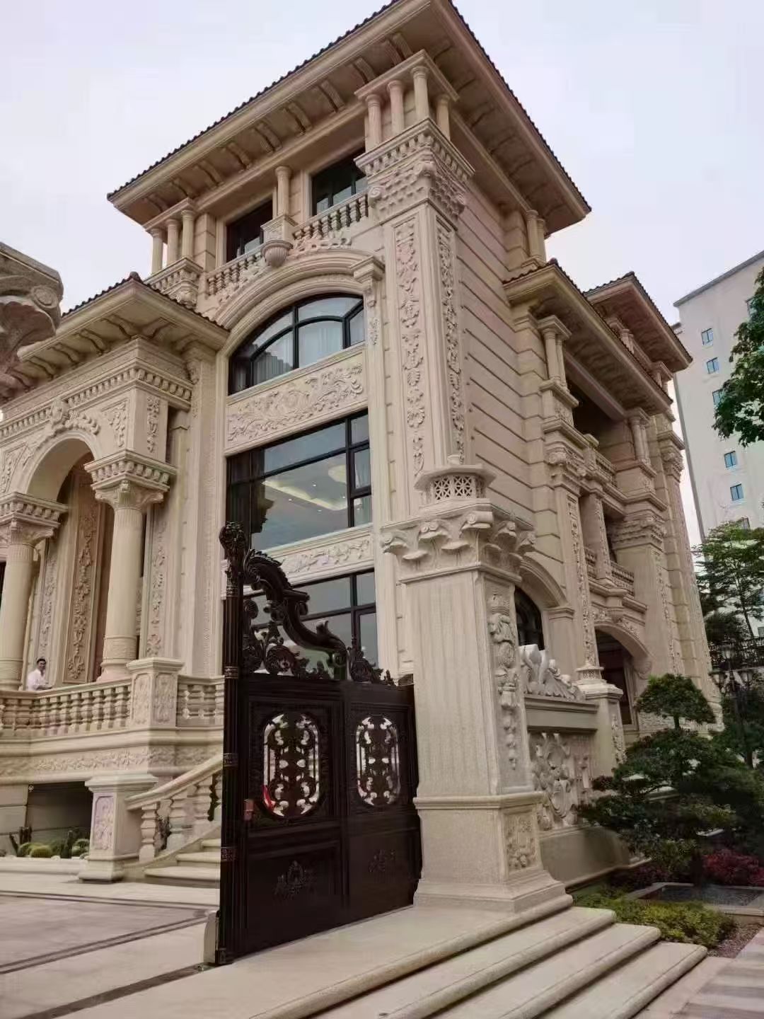 梧州 黄金麻花岗岩别墅外墙干挂效果展示