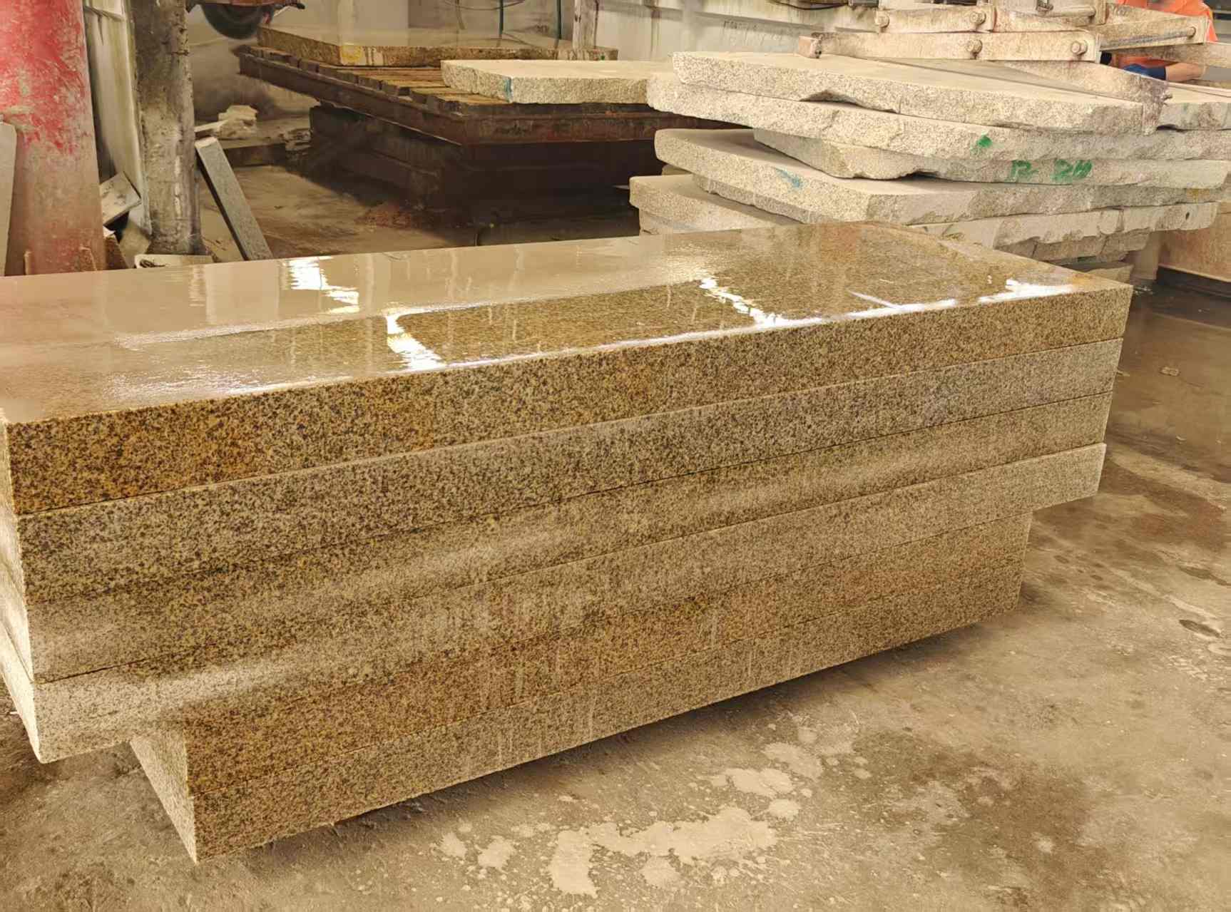 梧州 黄金麻栏杆料半成品加工中