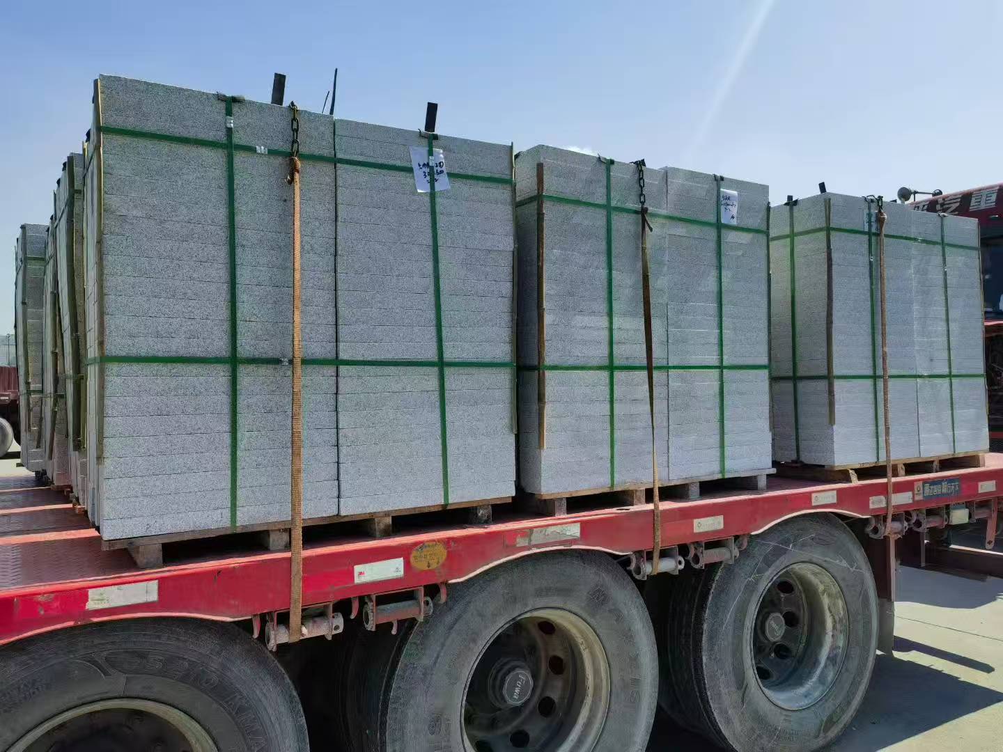 梧州芝麻白花岗岩出货日常地铺石