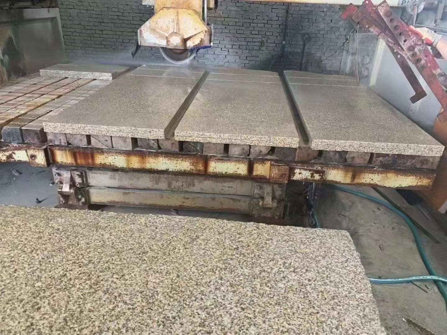 梧州 黄金麻荔枝面成品板加工