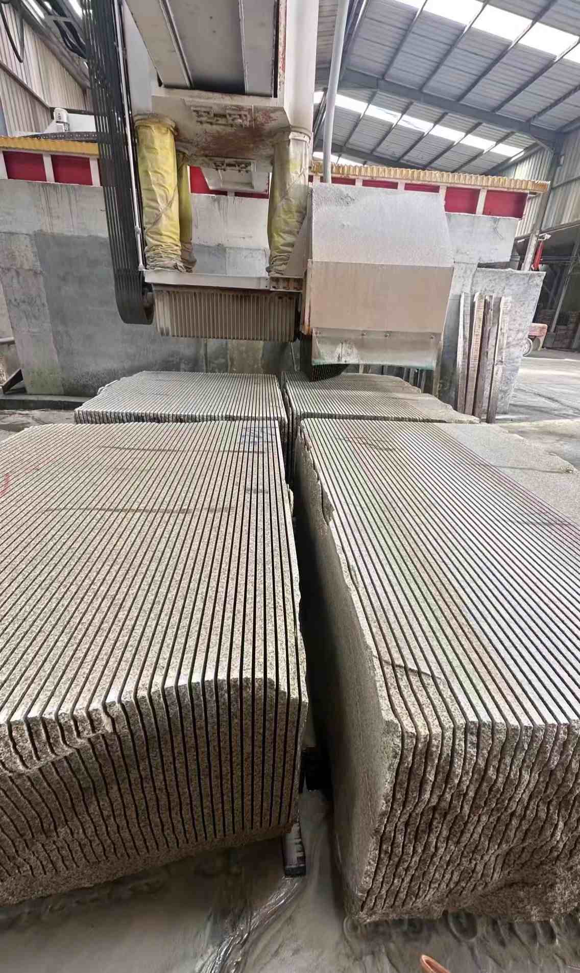 梧州 车间生产日常，黄金麻白麻花岗岩